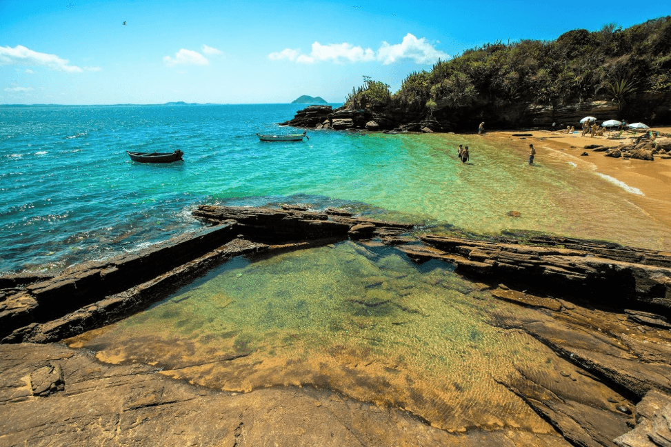Réveillon em Búzios 2026: festas para garantir a melhor virada no verão carioca