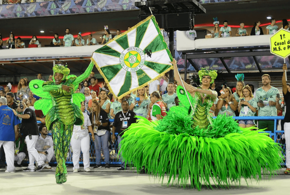 Carnaval 2026: ordem dos desfiles na Sapucaí (E como curtir a festa VIP!)