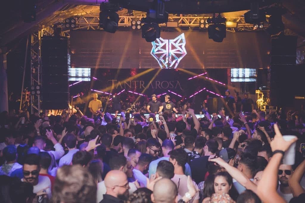 Hospedagem para o CarnaRosa: onde ficar durante o melhor Carnaval na Praia do Rosa