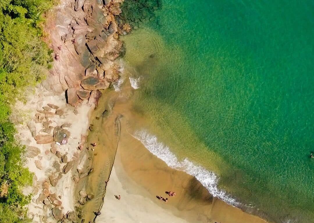 Réveillon no Litoral de São Paulo: onde curtir a Virada 2027 com open bar e boa música