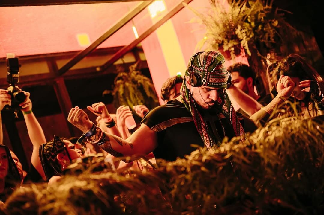 Hospedagem na Grande POA: onde ficar para curtir o DNA Art Car com Vintage Culture