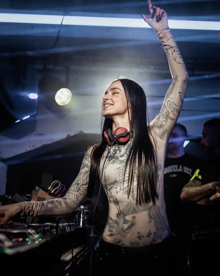 Korolova assume o comando do Faro Beach Club no RJ: Guia completo e ingressos com desconto
